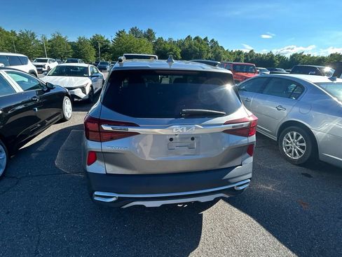 Certified 2023 Kia Seltos SX w/ SX Sunroof Package AWD/4WD image 12