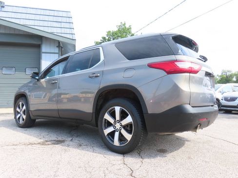Used 2018 Chevrolet Traverse LT FWD image 3