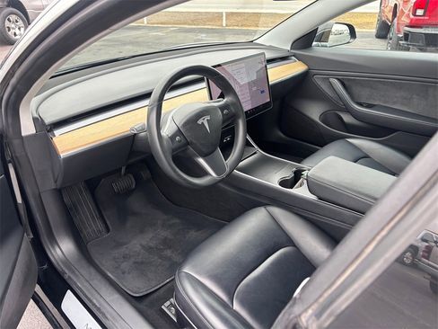Used 2018 Tesla Model 3 Mid Range image 4