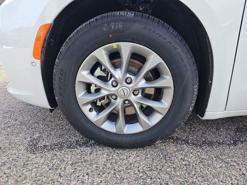 New 2026 Chrysler Pacifica Limited image 29