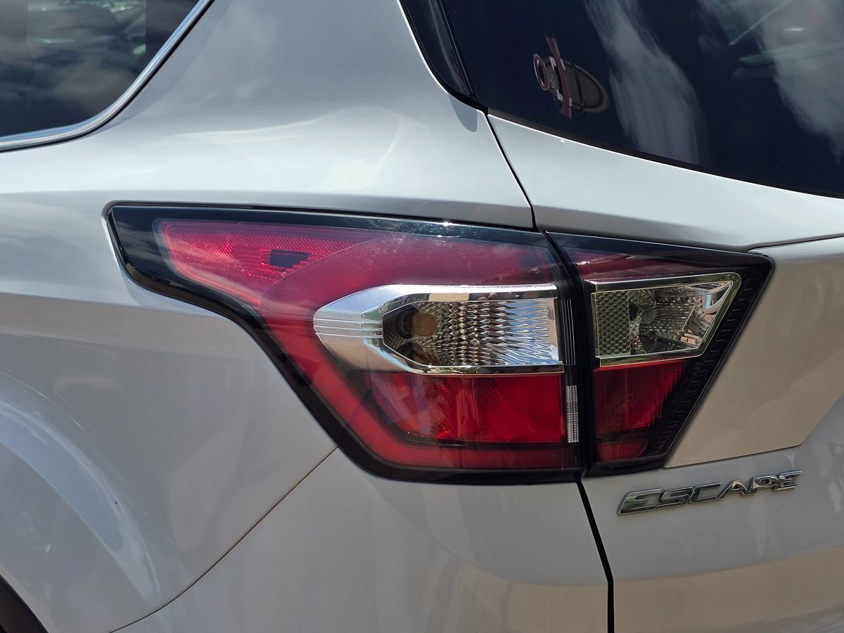 Used 2018 Ford Escape SEL FWD image 10