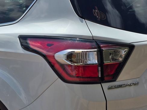 Used 2018 Ford Escape SEL FWD image 10