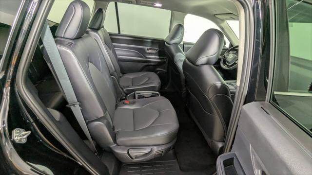 Used 2025 Toyota Grand Highlander AWD image 22