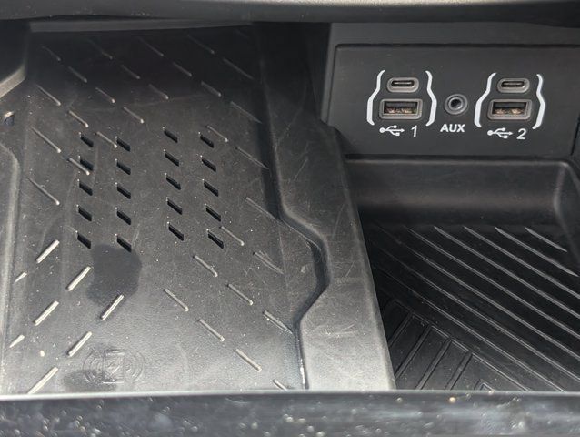 Used 2025 Chrysler Pacifica Limited FWD image 22