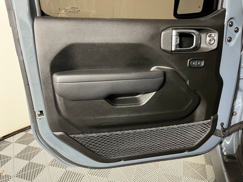 Used 2024 Jeep Wrangler Sport S image 17