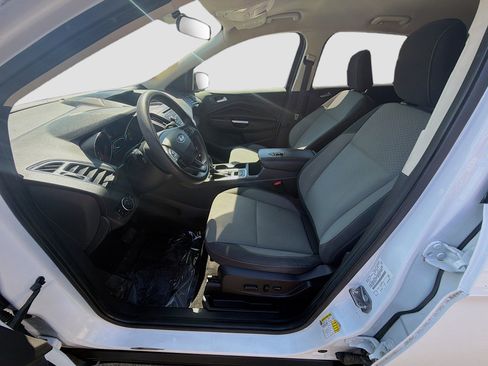 Used 2018 Ford Escape SE image 16