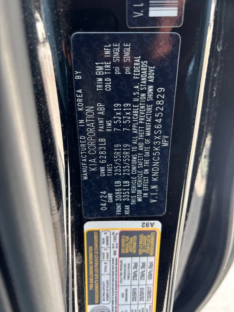 Used 2025 Kia Carnival EX FWD image 10