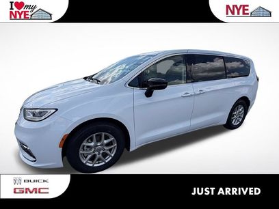 Used 2024 Chrysler Pacifica Touring-L