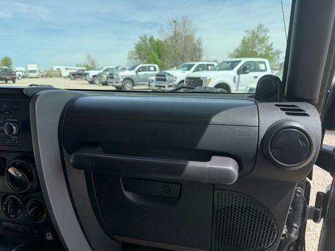 Used 2007 Jeep Wrangler Sahara w/ Dual Top Group image 19