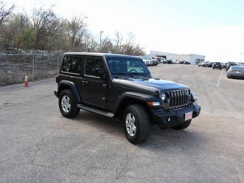 Used 2023 Jeep Wrangler Sport S image 7
