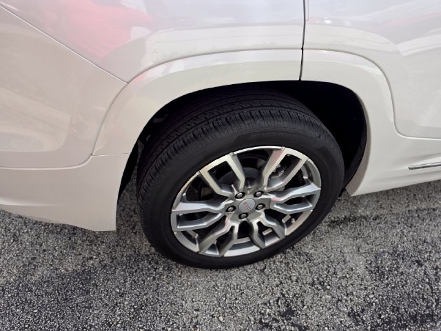 Used 2024 GMC Terrain Denali w/ Denali Premium Package AWD/4WD image 11