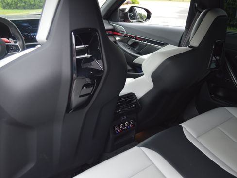 Used 2025 BMW M5 AWD/4WD image 34