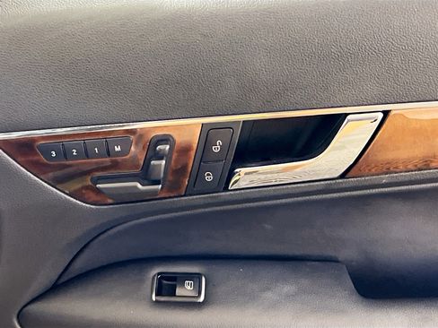 Used 2013 Mercedes-Benz E 350 image 31