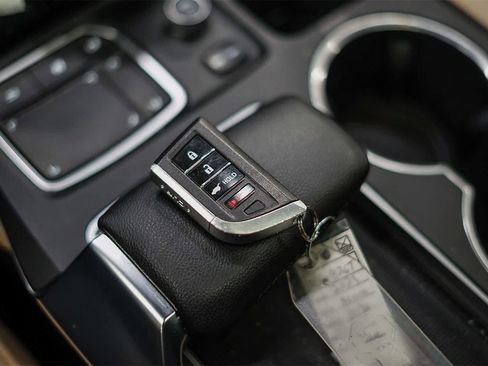 Used 2023 Acura MDX FWD image 25