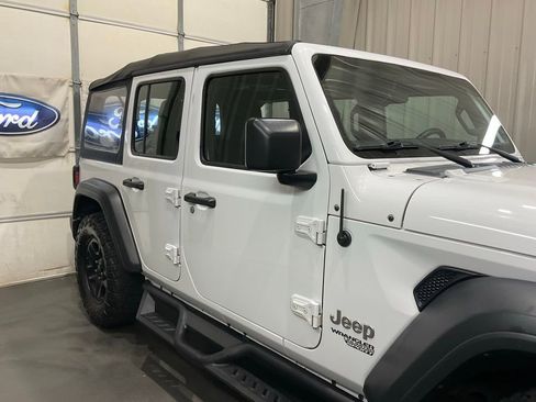 Used 2018 Jeep Wrangler Unlimited Sport image 4
