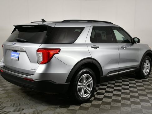 Used 2023 Ford Explorer XLT AWD/4WD image 6