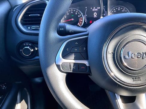 Used 2023 Jeep Renegade Latitude image 25