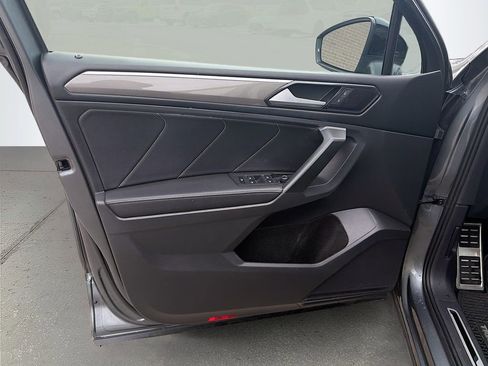 Used 2022 Volkswagen Tiguan SE R-Line image 23