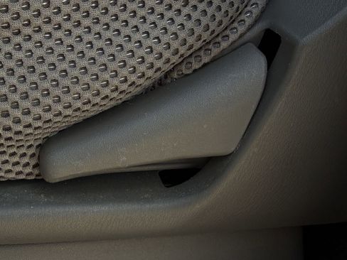 Used 2017 Nissan Frontier SV RWD image 26