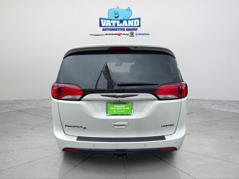 Used 2020 Chrysler Pacifica Limited FWD image 47