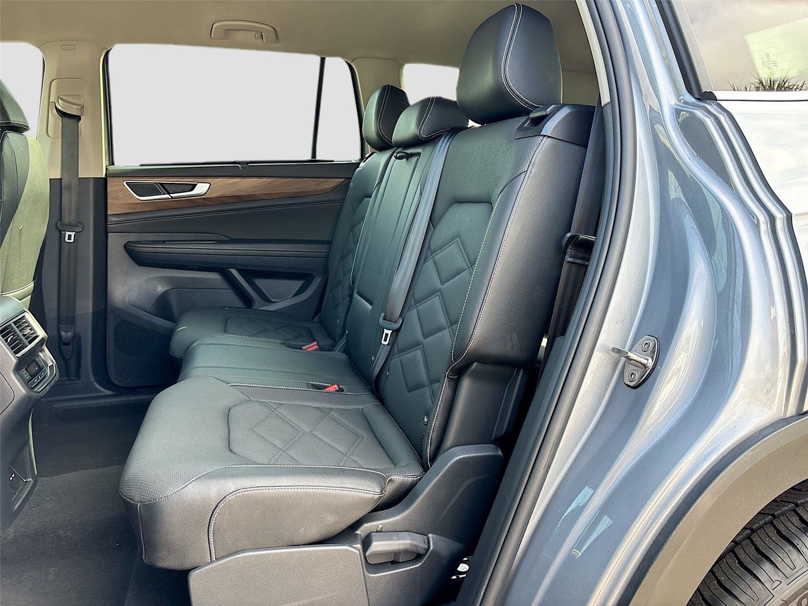 Used 2025 Volkswagen Atlas SE FWD image 23