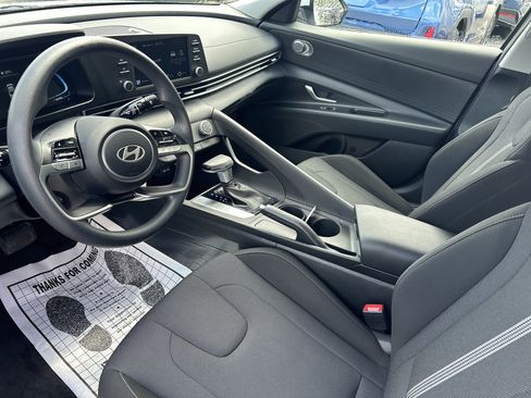 Used 2025 Hyundai Elantra SE FWD image 7