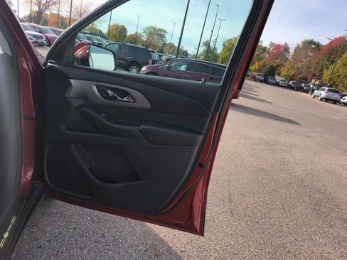 Used 2019 Chevrolet Traverse LT image 18