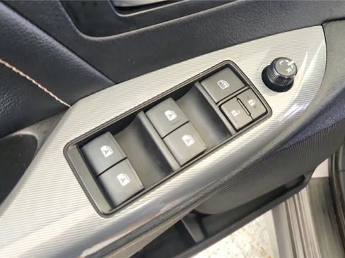 Used 2017 Toyota Sienna SE w/ SE Preferred Package FWD image 32