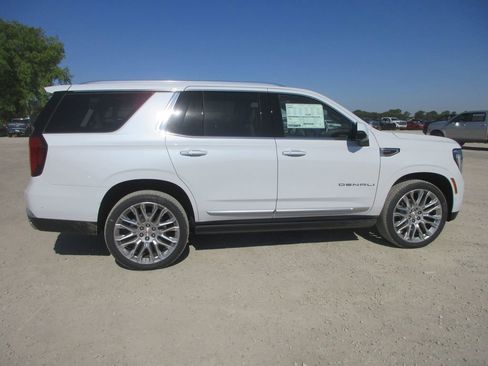 New 2026 GMC Yukon Denali w/ Denali Reserve Package AWD/4WD image 3