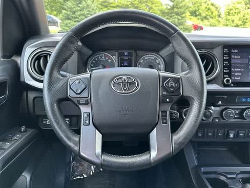 Used 2021 Toyota Tacoma TRD Off-Road w/ Technology Package AWD/4WD image 7