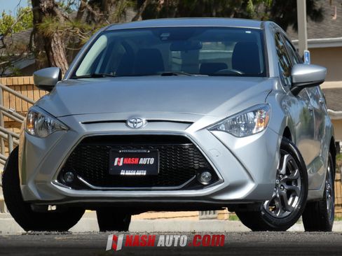 Used 2019 Toyota Yaris LE FWD image 2