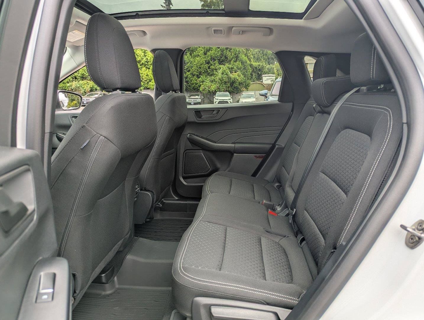 Used 2025 Ford Escape Active AWD/4WD image 30
