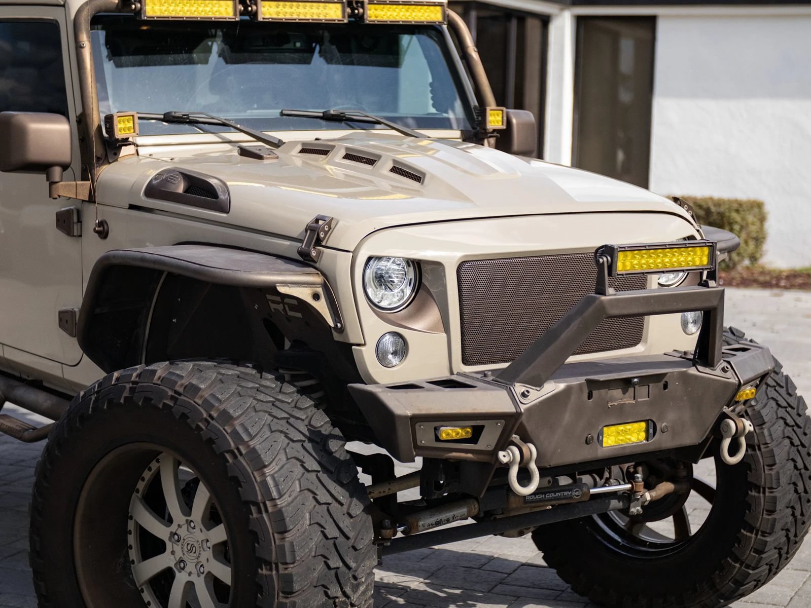 Used 2017 Jeep Wrangler Unlimited Sahara AWD/4WD image 3