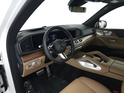 Used 2026 Mercedes-Benz GLS 580 4MATIC image 9