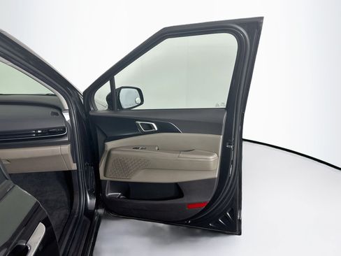 Used 2026 Kia Carnival FWD image 33