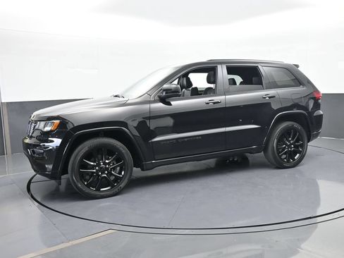 Used 2020 Jeep Grand Cherokee Altitude RWD image 2