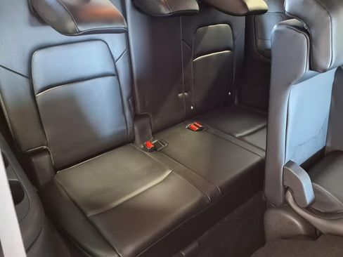 Used 2024 Nissan Pathfinder SL FWD image 29