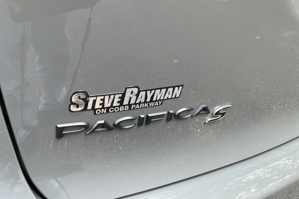 Used 2025 Chrysler Pacifica Limited FWD image 27