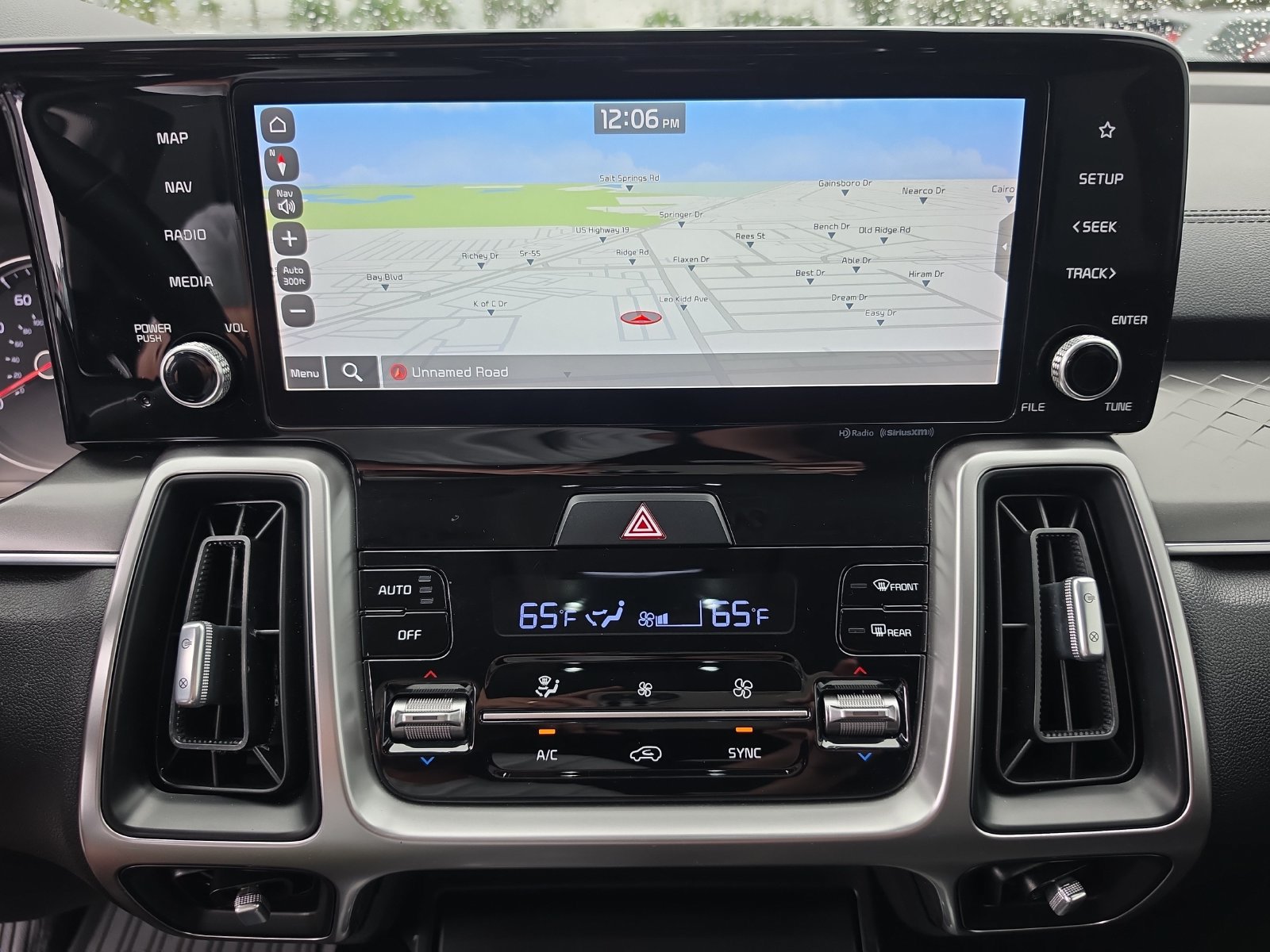 Used 2022 Kia Sorento S w/ Panoramic Sunroof Package FWD image 18