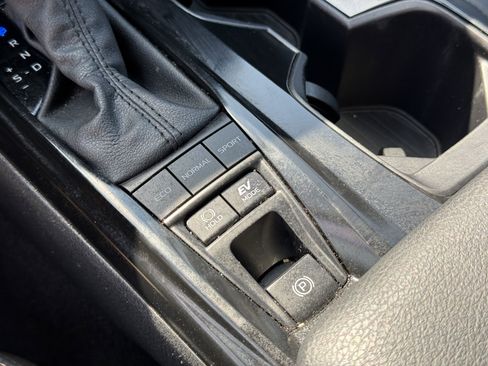 Used 2025 Toyota Camry SE image 25