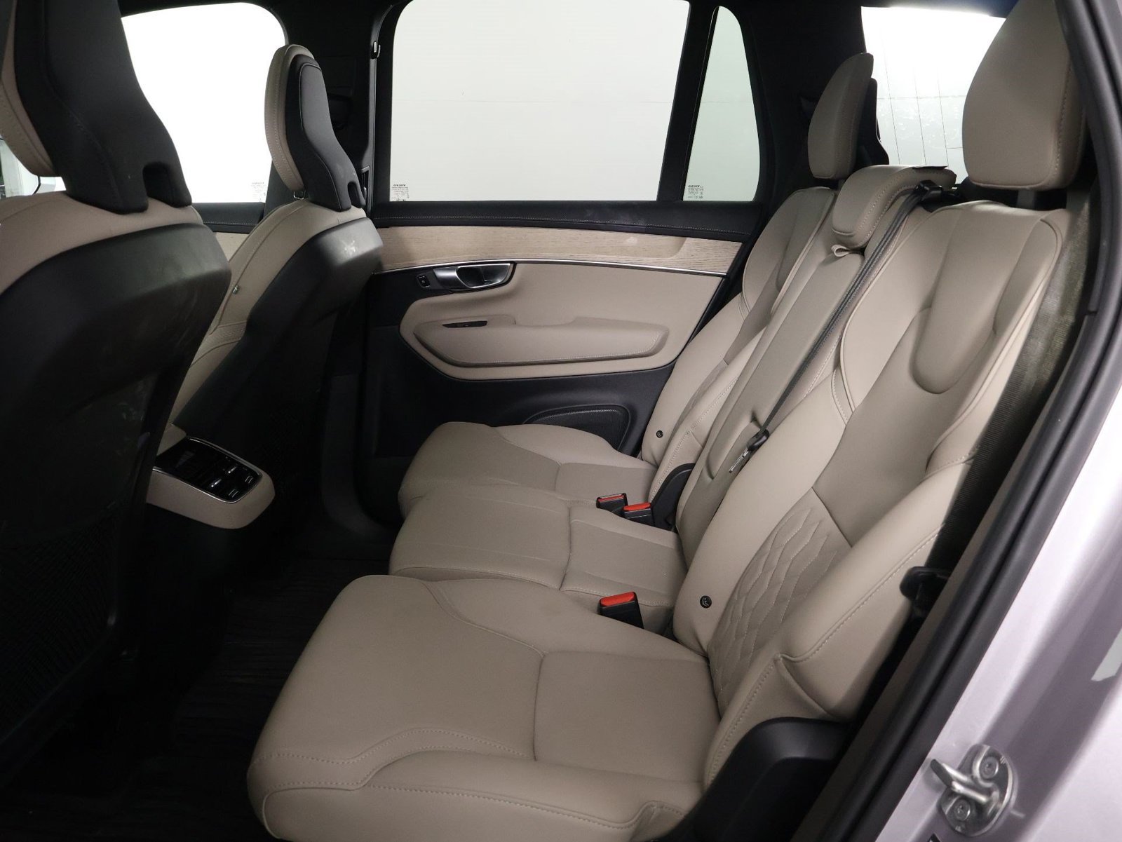 Certified 2026 Volvo XC90 B6 Plus w/ Protection Package Premier AWD/4WD image 32