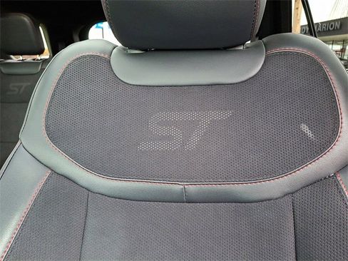 Certified 2025 Ford Explorer ST image 27