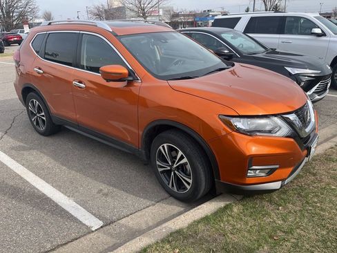 Used 2019 Nissan Rogue SV w/ Sun & Sound Touring Package image 4
