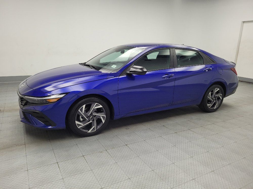 Used 2025 Hyundai Elantra Sport FWD image 2