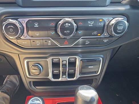 Used 2018 Jeep Wrangler Unlimited Sport S AWD/4WD image 22