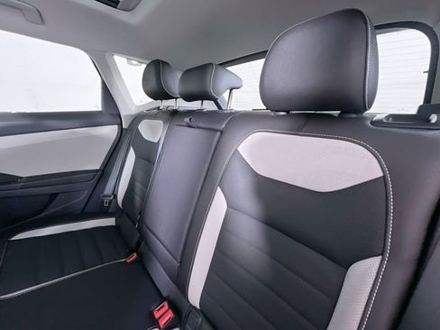 Used 2025 Volkswagen Taos SEL image 23