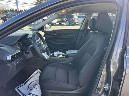 Used 2024 Nissan Altima 2.5 SV image 12