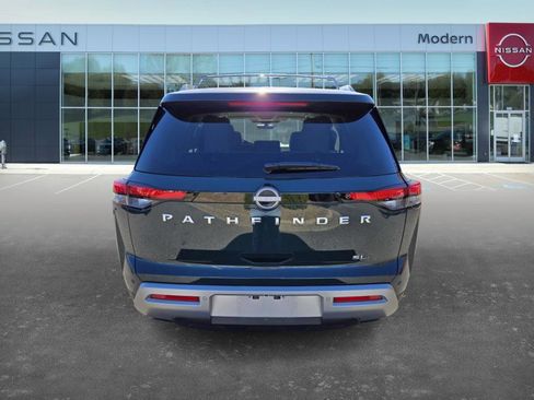 Certified 2025 Nissan Pathfinder SL image 6