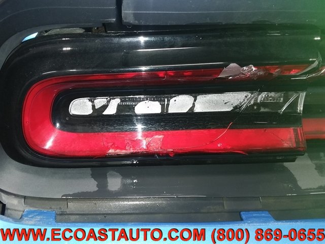 Used 2015 Dodge Challenger R/T RWD image 21