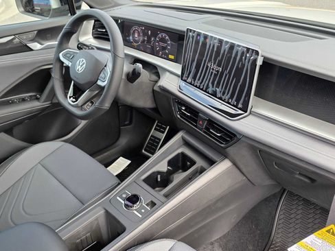 New 2026 Volkswagen Tiguan SE R-Line AWD/4WD image 10